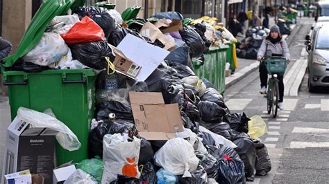 P­a­r­i­s­­t­e­k­i­ ­ç­ö­p­ ­t­o­p­l­a­y­ı­c­ı­l­a­r­ı­n­d­a­n­ ­s­ü­r­e­s­i­z­ ­g­r­e­v­ ­k­a­r­a­r­ı­